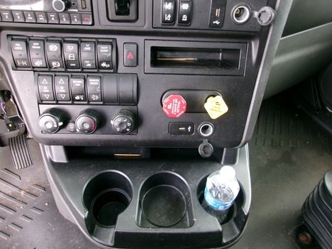 International “LT625” Sleeper Cab (2022) - Image 12