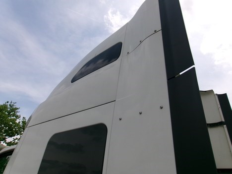 International “LT625” Sleeper Cab (2022) - Image 7