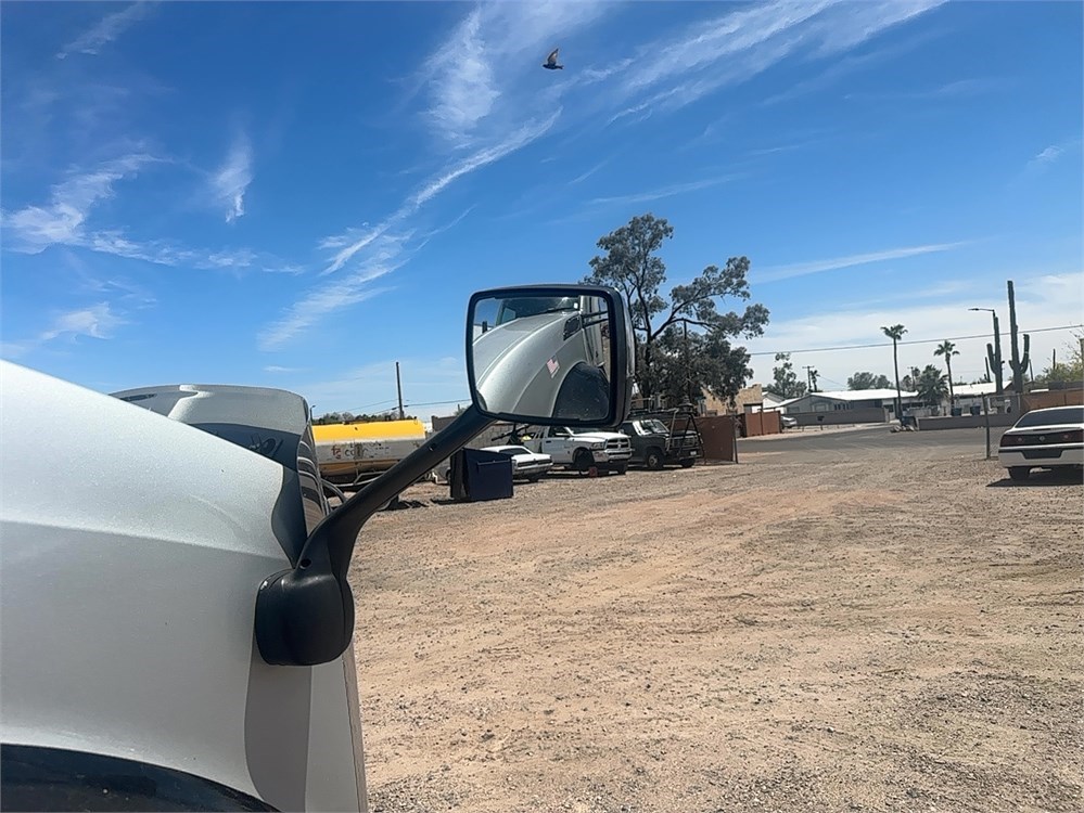 Kenworth “T680” Sleeper (2017) - Image 8