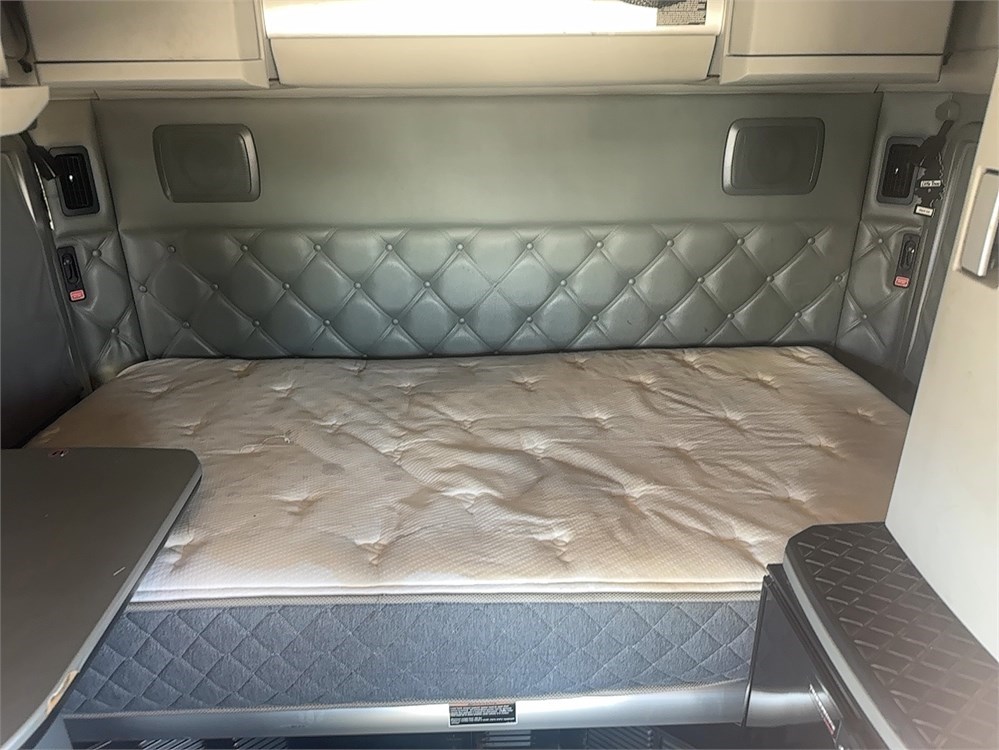 Kenworth “T680” Sleeper (2017) - Image 21