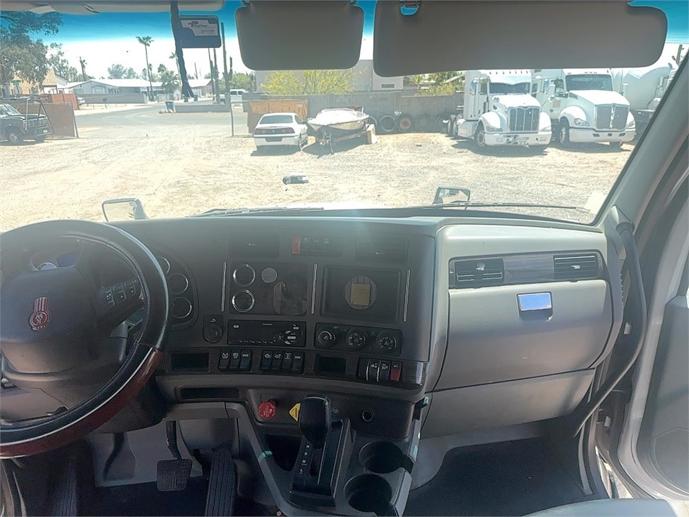 Kenworth “T680” Sleeper (2017) - Image 18