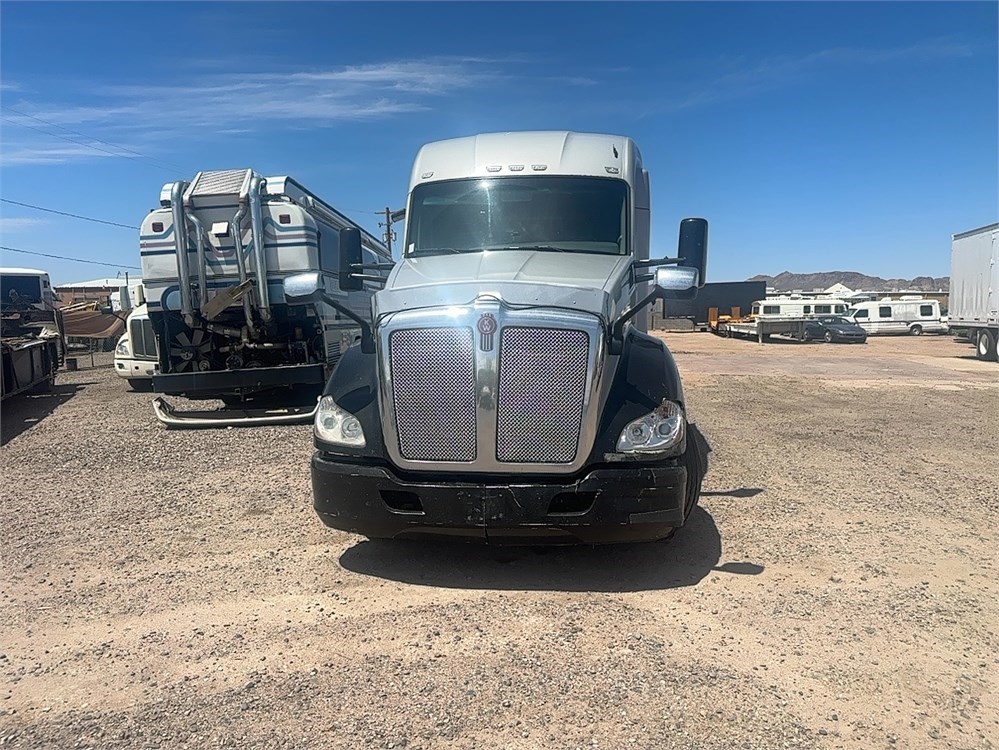 Kenworth “T680” Sleeper (2017) - Image 7