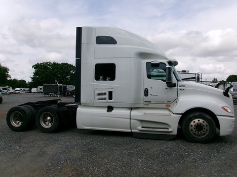 International “LT625” Sleeper Cab (2022) - Image 4