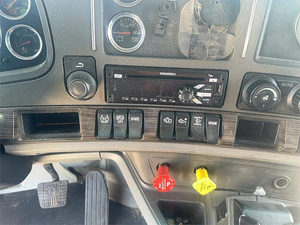 Kenworth “T680” Sleeper (2017) - Image 13