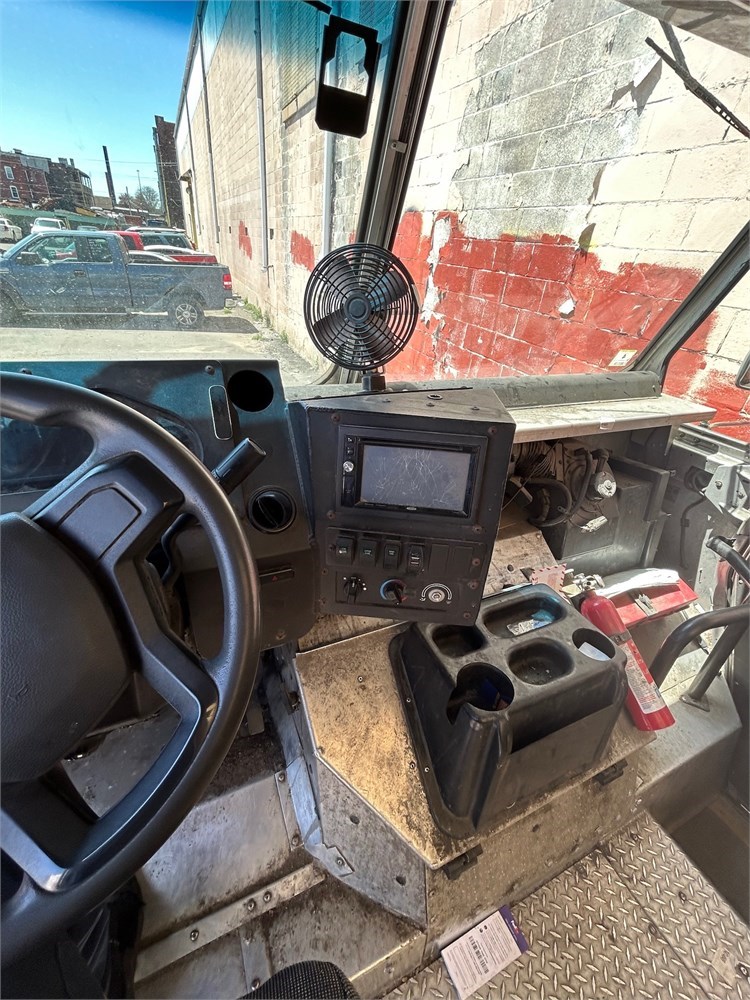 Ford E450 Step Van (2021) - Image 5