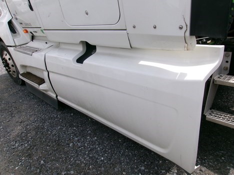 International “LT625” Sleeper Cab (2022) - Image 8