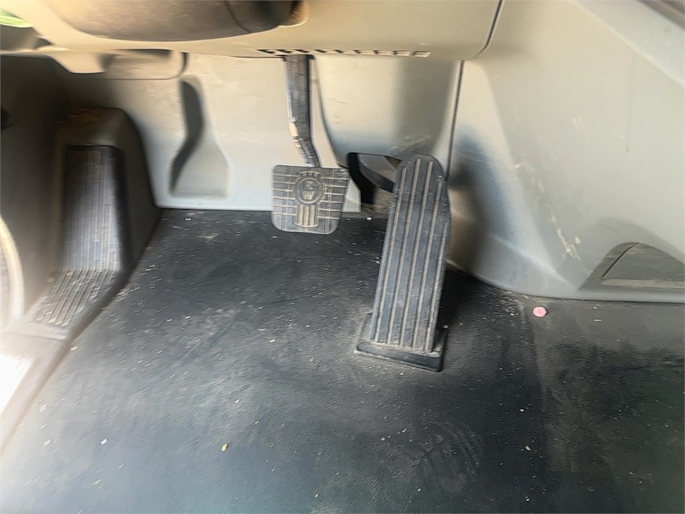 Kenworth “T680” Sleeper (2017) - Image 16