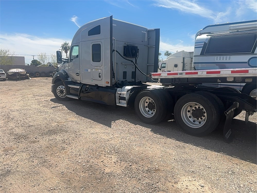 Kenworth “T680” Sleeper (2017) - Image 4