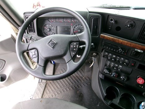 International “LT625” Sleeper Cab (2022) - Image 9