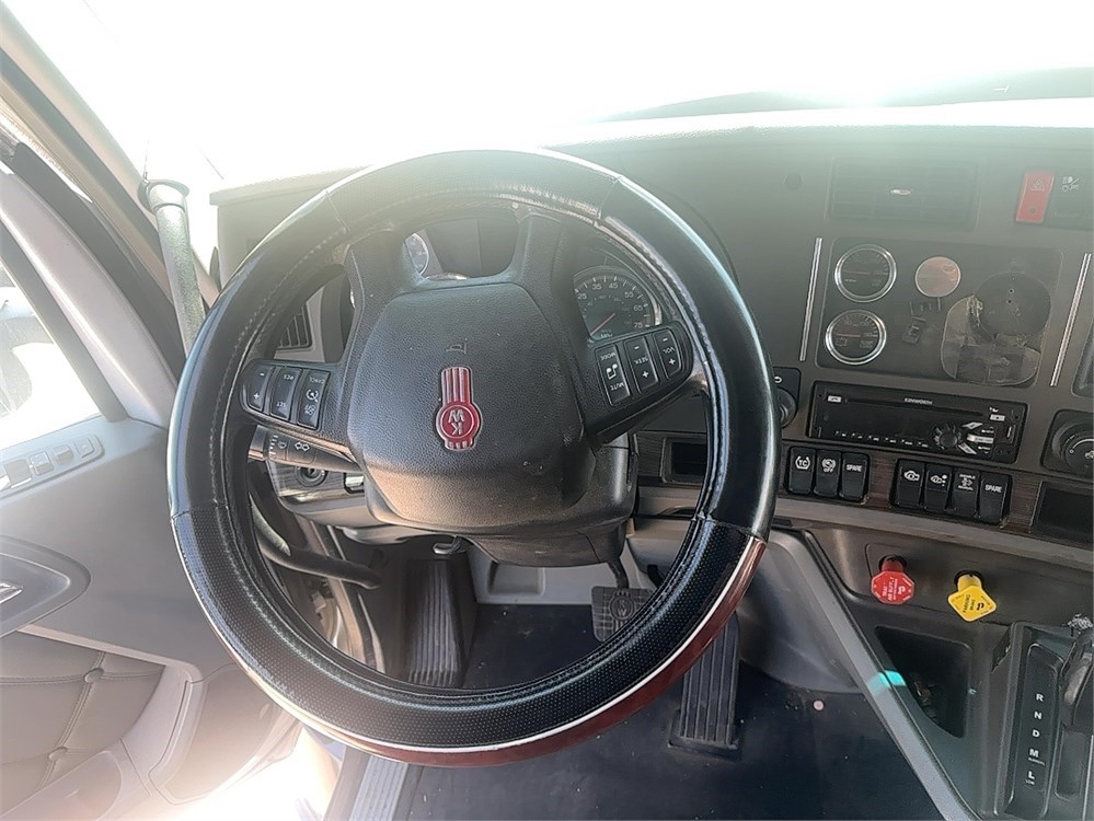 Kenworth “T680” Sleeper (2017) - Image 19