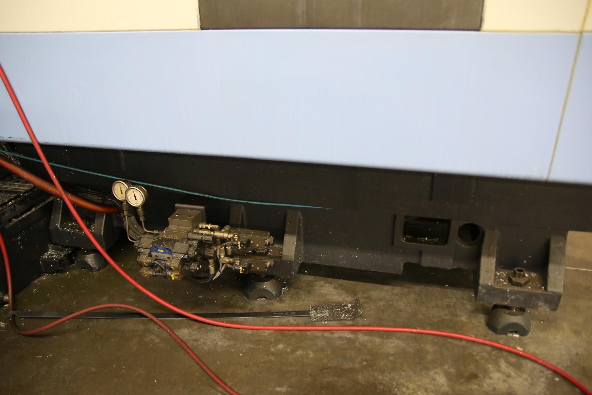 2012 DOOSAN DT 360D 40 TAPER CNC DUAL PALLET DRILL AND TAP, WITH 8 KURT VISES - Image 17