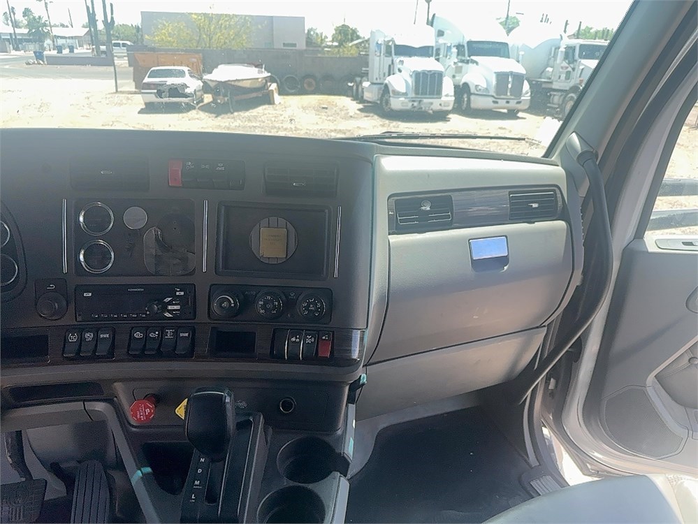 Kenworth “T680” Sleeper (2017) - Image 17