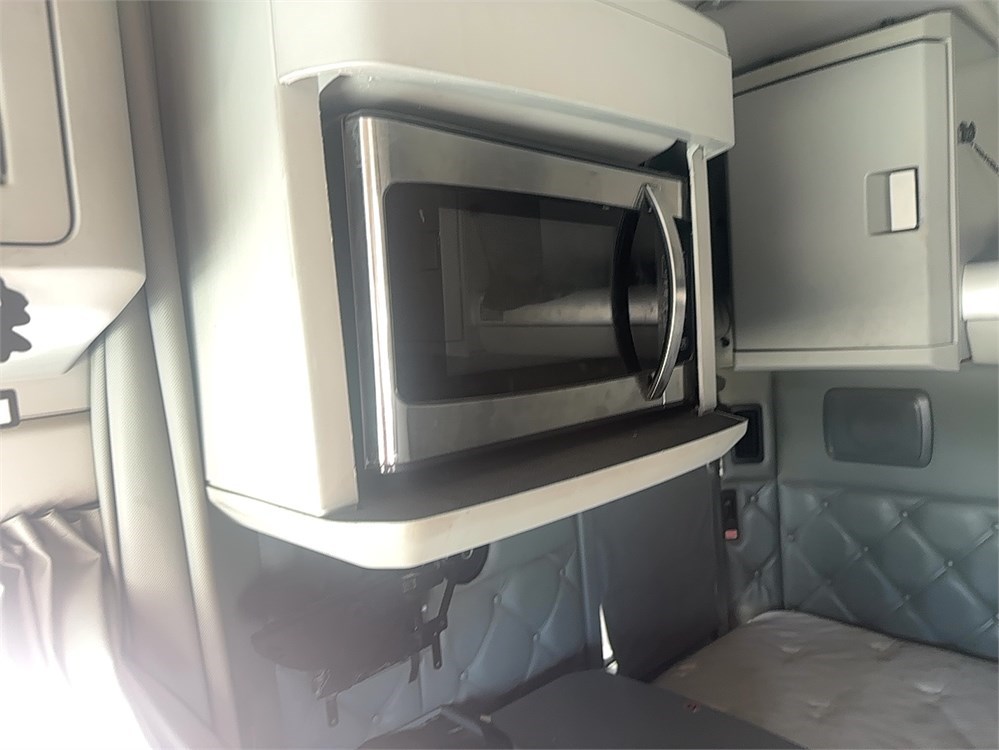 Kenworth “T680” Sleeper (2017) - Image 20