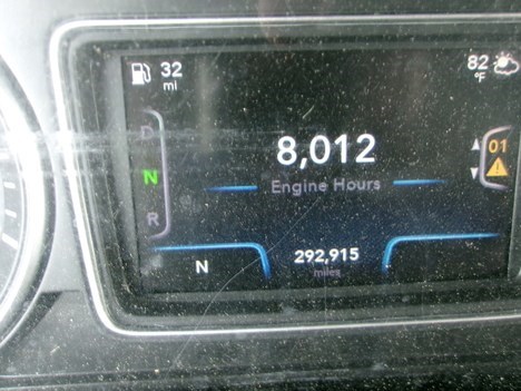 International “LT625” Sleeper Cab (2022) - Image 14