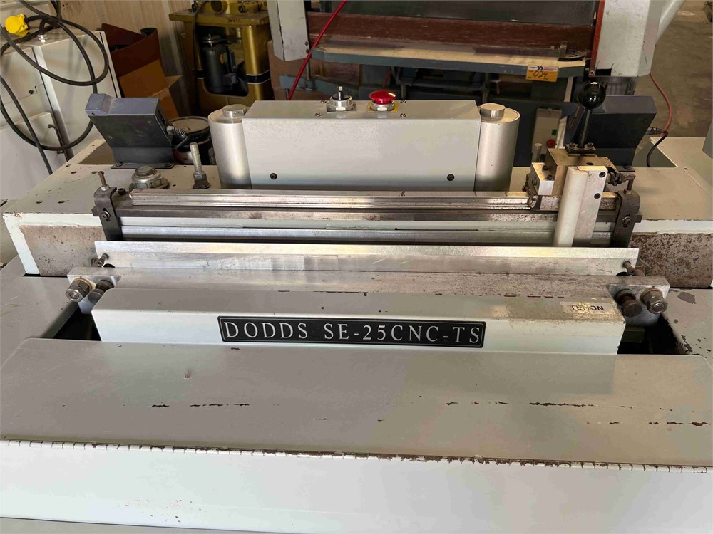 Dodds “SE-25CNC-PS” CNC Dovetail Machine - Image 3