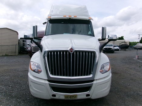 International “LT625” Sleeper Cab (2022) - Image 5