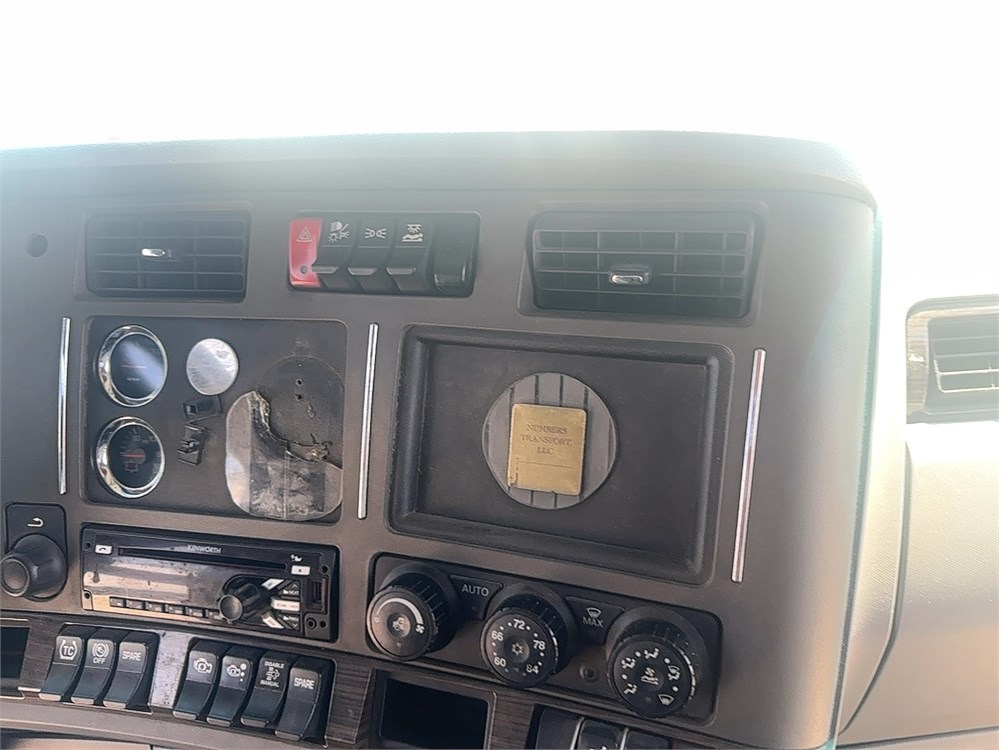 Kenworth “T680” Sleeper (2017) - Image 11