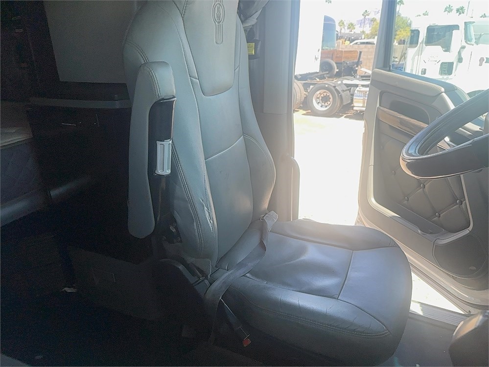 Kenworth “T680” Sleeper (2017) - Image 14