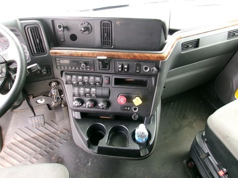 International “LT625” Sleeper Cab (2022) - Image 11