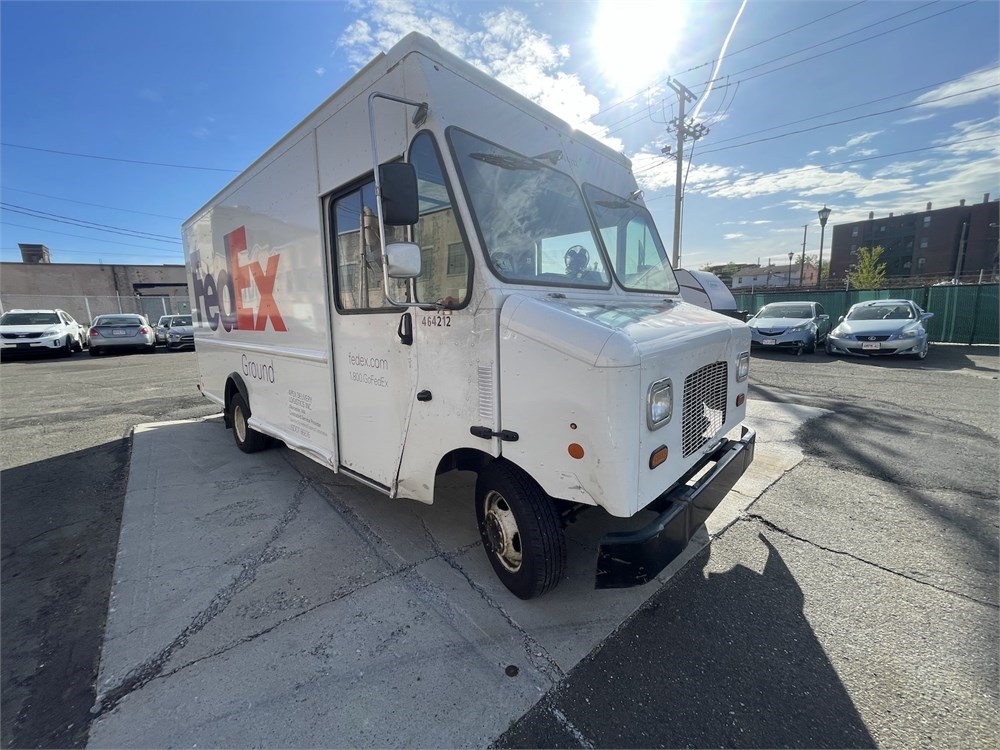 Ford E450 Step Van (2021) - Image 2