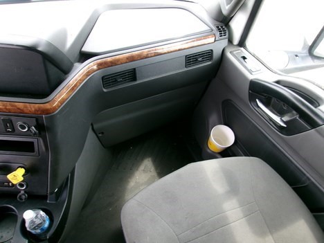 International “LT625” Sleeper Cab (2022) - Image 10