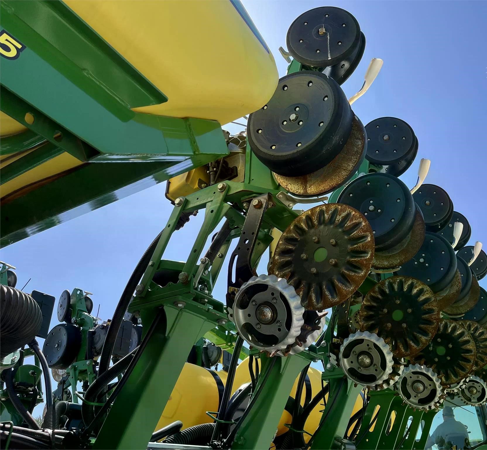 JOHN DEERE 1795 Planter from 2019 - Image 12