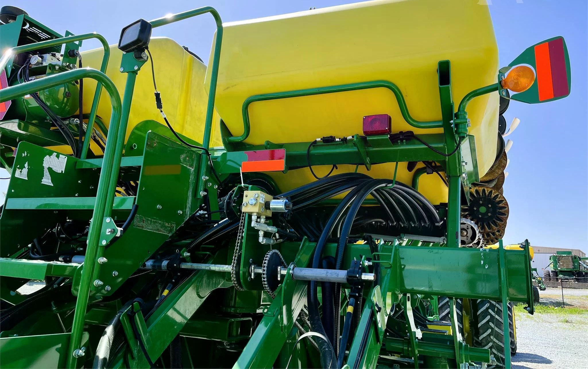 JOHN DEERE 1795 Planter from 2019 - Image 14