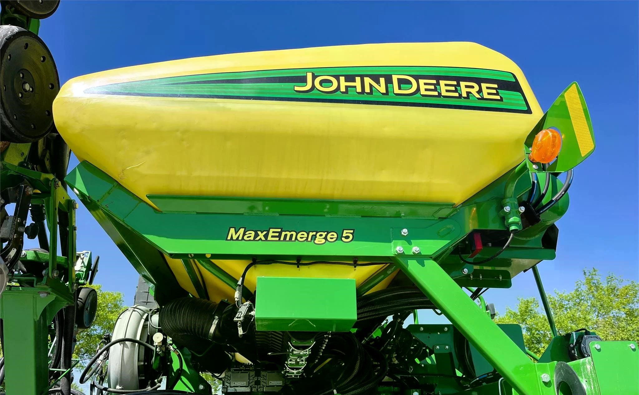 JOHN DEERE 1795 Planter from 2019 - Image 16