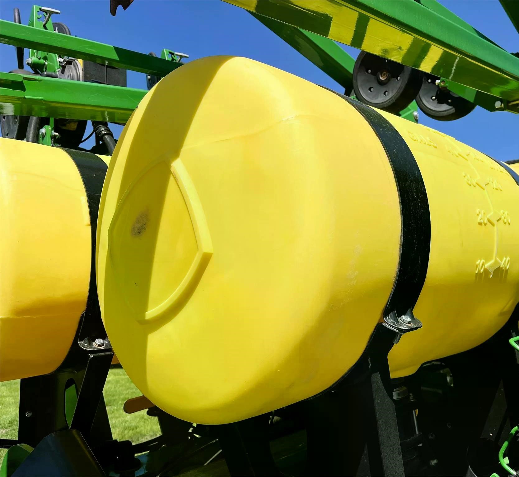 JOHN DEERE 1795 Planter from 2019 - Image 2