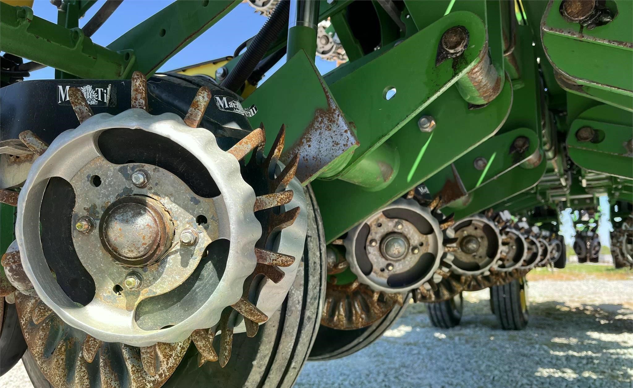 JOHN DEERE 1795 Planter from 2019 - Image 5