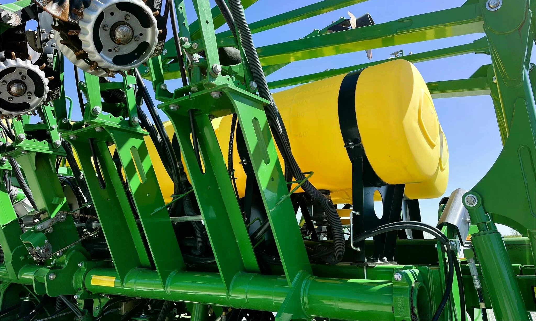 JOHN DEERE 1795 Planter from 2019 - Image 7