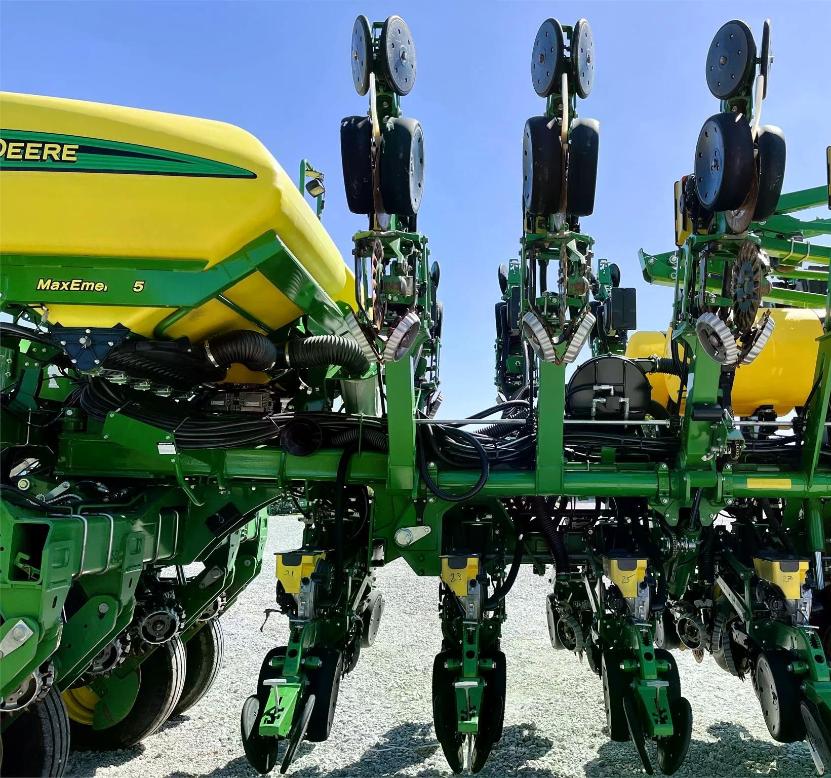 JOHN DEERE 1795 Planter from 2019 - Image 8