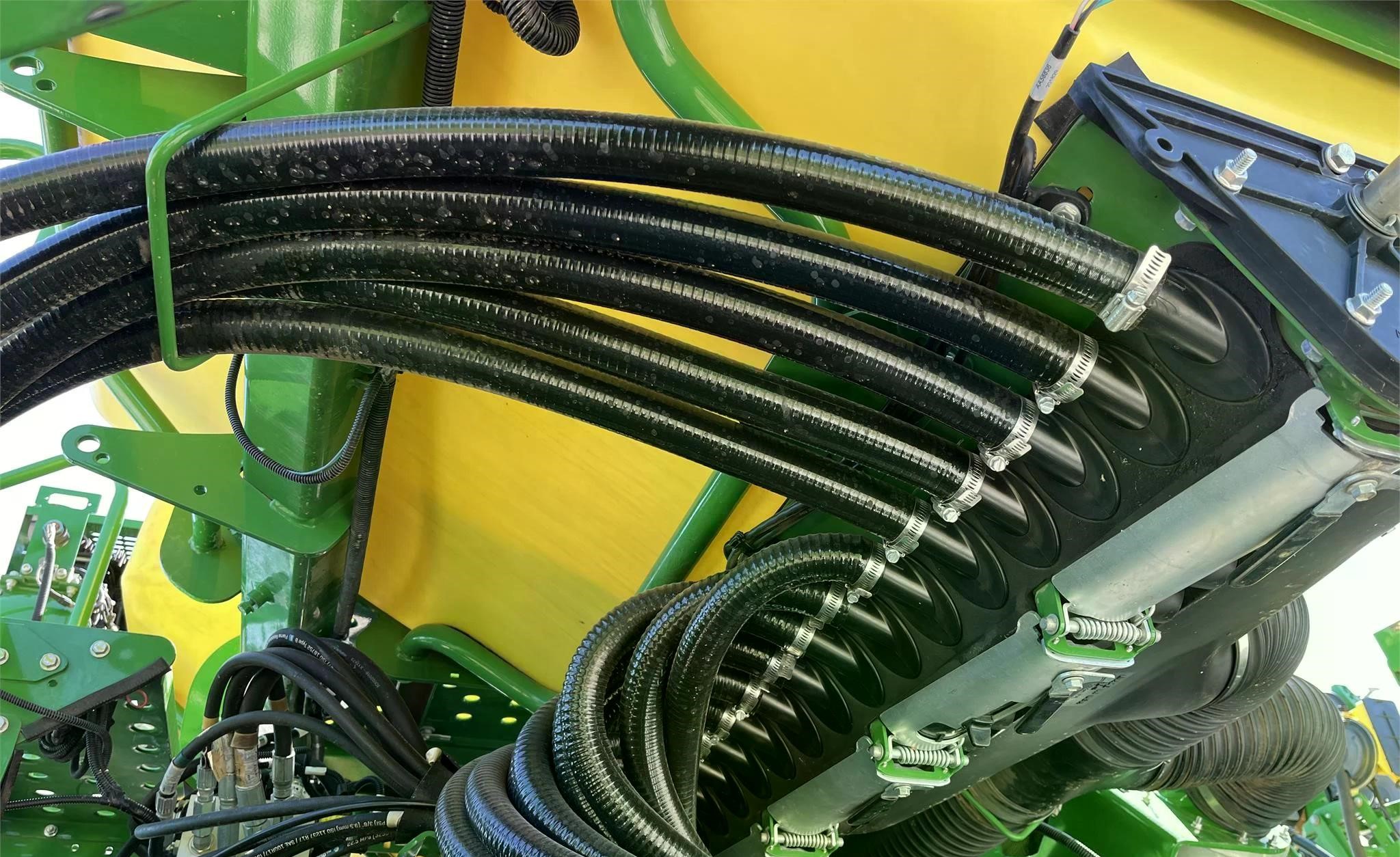 JOHN DEERE 1795 Planter from 2019 - Image 11
